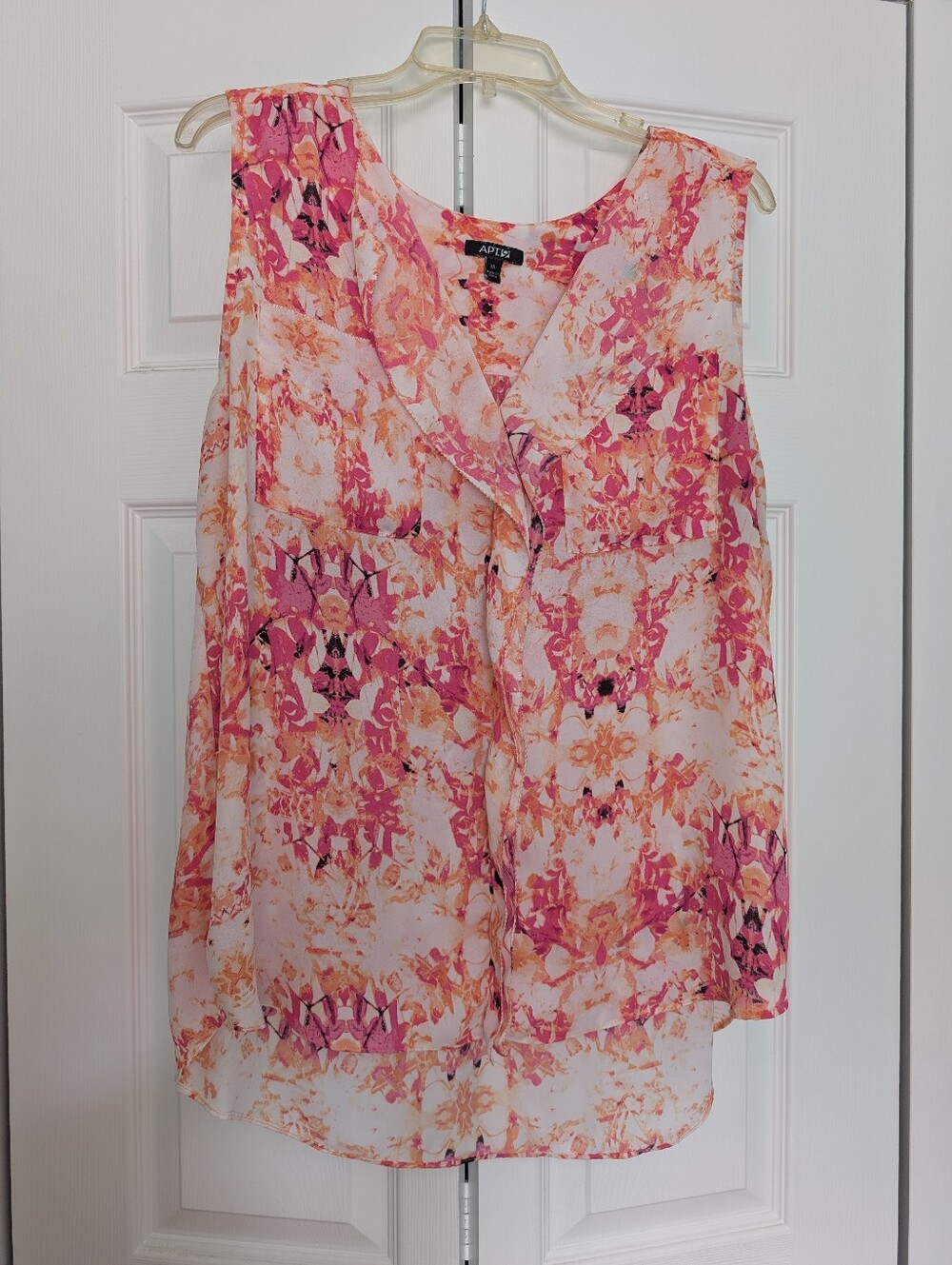Apt. 9 Pink and Coral Floral V-Neck Sleeveless Top